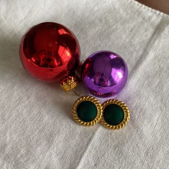 Lot of 4 Trifari Earrings & Brooches - Picture 3 of 13